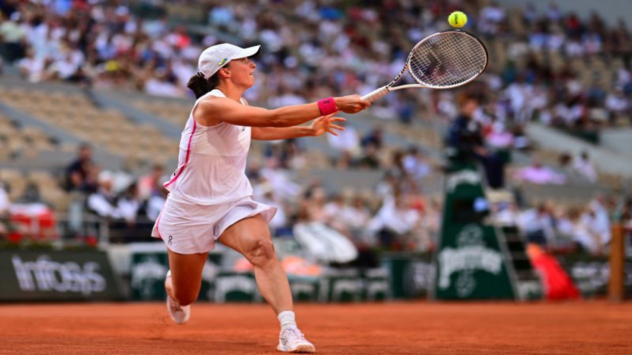 Petenis Polandia Iga Swiatek. (Photo by Emmanuel DUNAND / AFP) (AFP/EMMANUEL DUNAND)