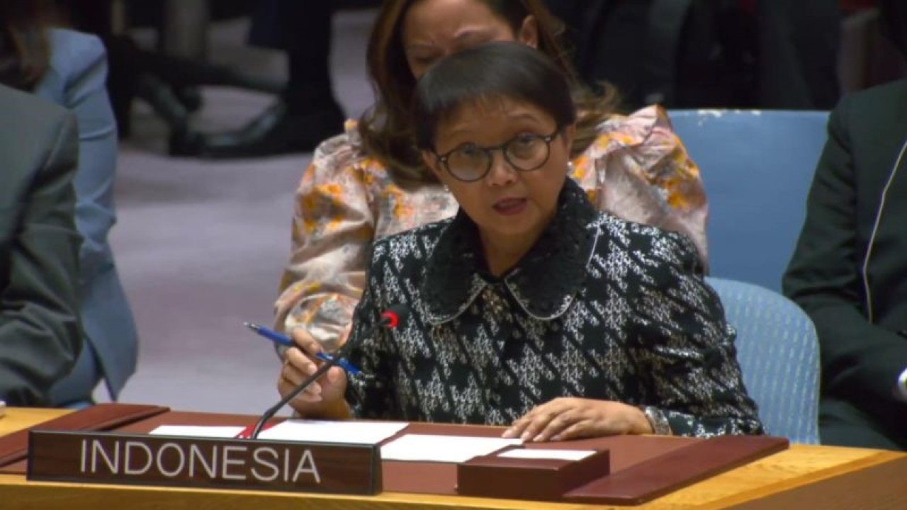 Tangkapan layar Menteri Luar Negeri Retno Marsudi ketika menyampaikan pernyataan Indonesia dalam debat terbuka Dewan Keamanan PBB di New York, AS, pada Rabu (23/1/2024). (ANTARA/Yashinta Difa)
