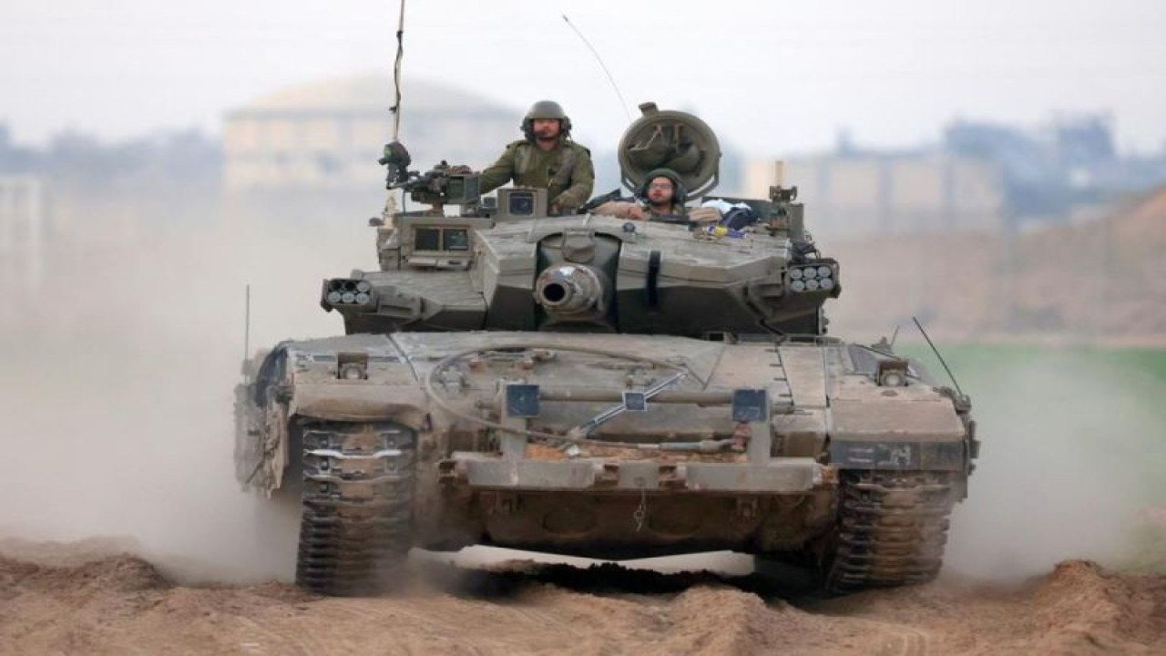 Tentara Israel terlihat di dekat perbatasan Jalur Gaza di Israel selatan pada 6 Januari 2024. (Xinhua/JINI/Ilan Assayag)