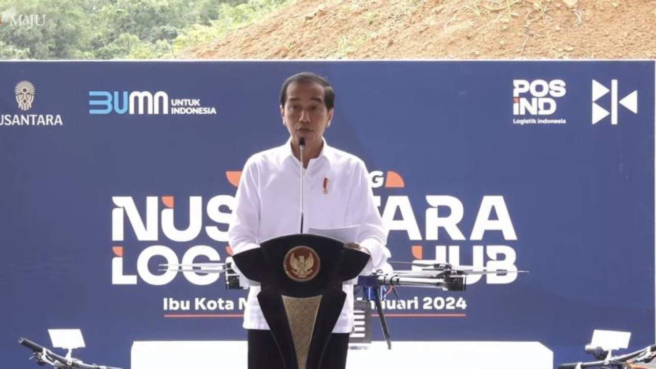 Tangkapan layar - Presiden Joko Widodo saat berpidato dalam agenda Groundbreaking Nusantara Logistic Hub Pos Indonesia di Kabupaten Penajam Paser Utara, Kalimantan Timur, Rabu (17/1/2024). (ANTARA/Andi Firdaus)