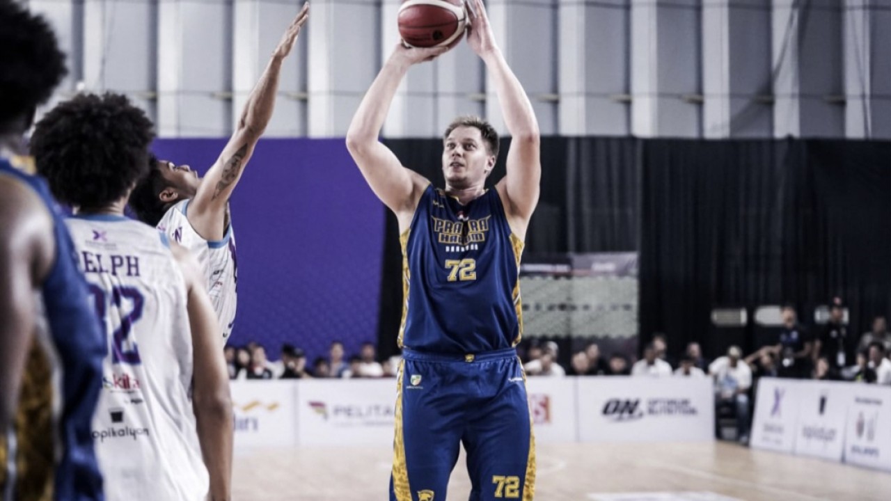 Julius Jucikas dan Ronald Delph Dapat Hadiah dari Liga Basket Indonesia