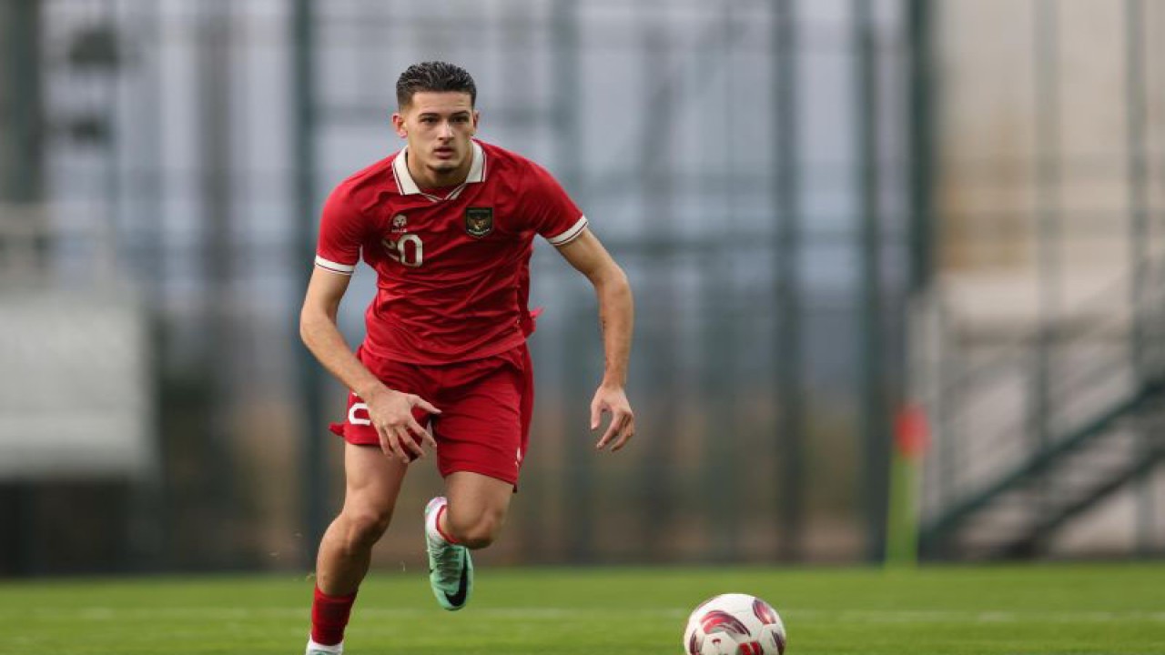 Pemain timnas Indonesia Justin Hubner ketika mencatatkan debutnya pada laga uji coba melawan Libya yang berakhir dengan kekalahan 0-4 di Mardan Sports Complex, Antalya, Turki, Selasa (2/1/2024). (ANTARA/Ho/PSSI)