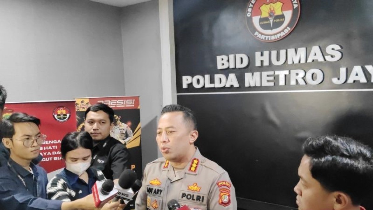 Kabid Humas Polda Metro Jaya Kombes Pol Ade Ary Syam Indradi saat ditemui di Polda Metro Jaya, Jumat (19/1/2024). ANTARA/Ilham Kausar