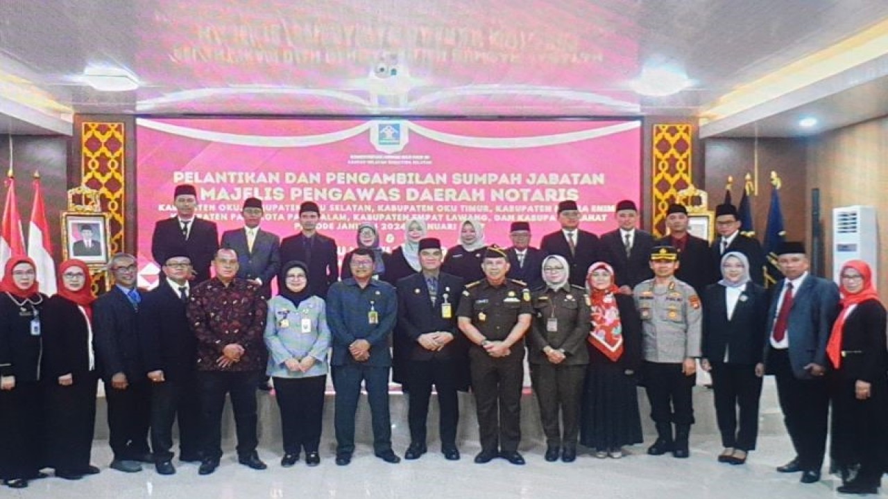 Kakanwil Kemenkumham Sumsel Ilham Djaya bersama majelis pengawas notaris (ANTARA/Yudi Abdullah/24)