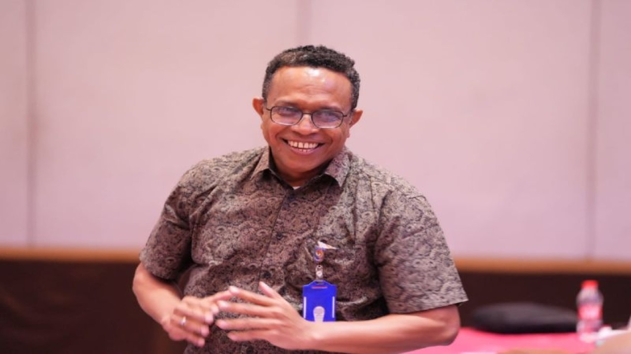 Kepala Badan Kesatuan Bangsa dan Politik (Kesbangpol) Papua Tengah Lukas Ayomi. ANTARA/HO-Dokumentasi Pribadi