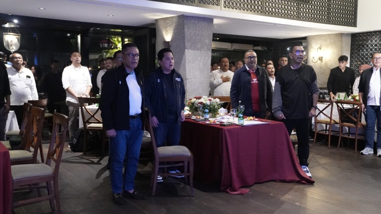 Ketua PSSI berserta jajarannya dan sang legenda nobar Timnas Indonesia vs Vietnam