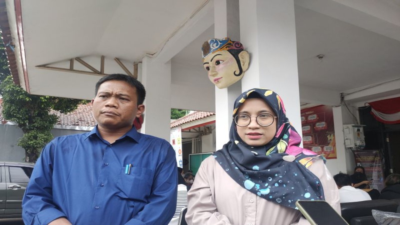 Ketua Komisi Pemilihan Umum (KPU) Jakarta Barat, Endang Istianti saat ditemui di kantornya, Senin (15/1/2024). Antara/Risky Syukur