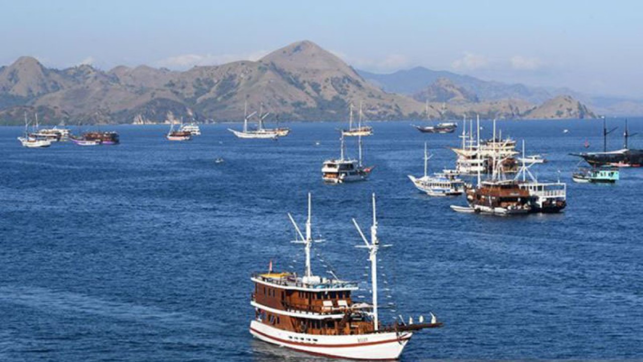 Sejumlah kapal wisata berlabuh di perairan Labuan Bajo. ANTARA FOTO/Indrianto Eko Suwarso/wsj/pri)
