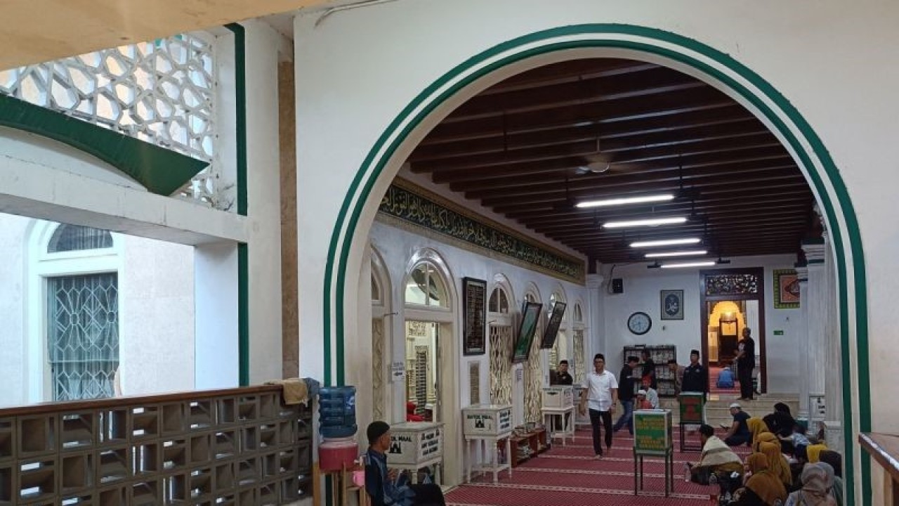 Lokasi makam Habib Husein Luar Batang di Masjid Jami' Keramat Luar Batang, Jakarta Utara, Selasa (2/1/2023). ANTARA/ Donny Aditra