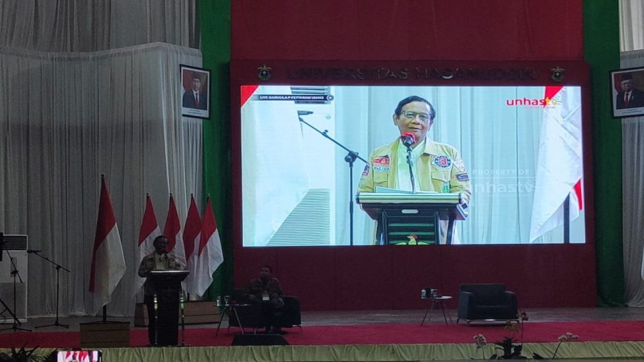 Calon Wakil Presiden nomor urut 3 Mahfud Md dalam acara bertajuk "Bedah Gagasan & Visi Calon Pemimpin Bangsa" di Universitas Hasanuddin, Kota Makassar, Sulawesi Selatan, Sabtu (13/1/2024). ANTARA/Zubi Mahrofi