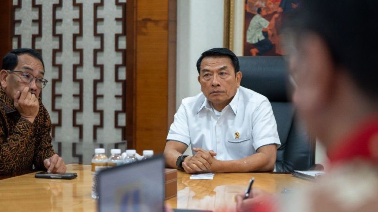 Kepala Staf Kepresidenan Moeldoko menerima kedatangan perwakilan Malaysia Rubber Council (MRC) atau Dewan Karet Malaysia di Gedung Bina Graha Jakarta, Jumat (5/1/2024). ANTARA/HO-KSP