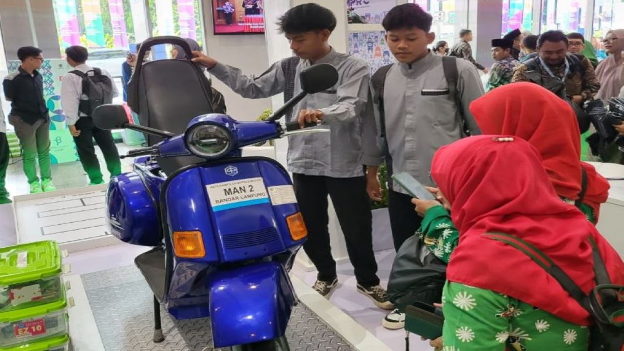 Motor Vespa listrik hasil karya siswa MAN 2 Bandar Lampung. (Istimewa/Kemenag)