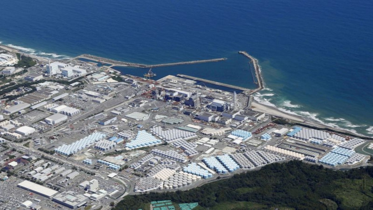 Foto udara yang diambil pada 22 Agustus 2023 menunjukkan Pembangkit Listrik Tenaga Nuklir Fukushima Daiichi di Prefektur Fukushima, Jepang. (Kyodo)