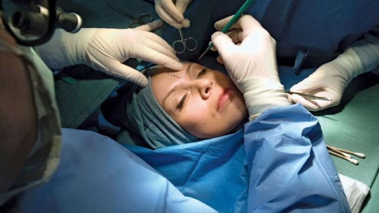 Ilustrasi. Kedubes China memperingatkan risiko operasi palstik di Korsel. (Britannica)