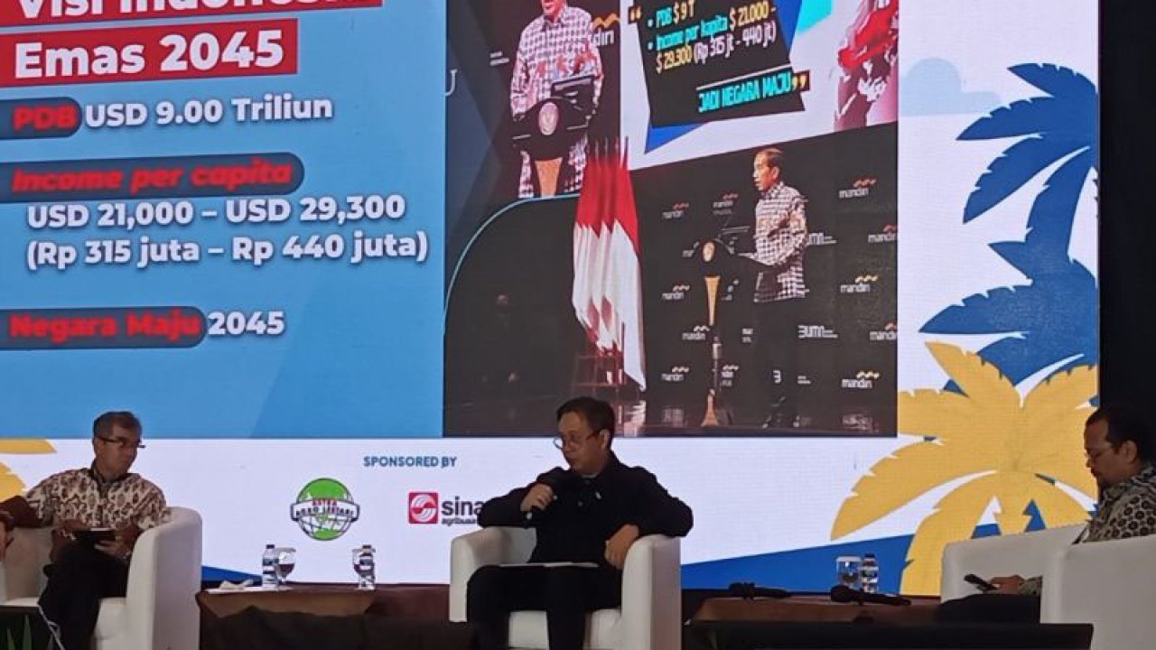 Anggota Dewan Pakar Tim Kampanye Nasional Prabowo Subianto-Gibran Rakabuming Raka, Panji Irawan (tengah) saat sesi diskusi "Urun Rembuk Bersama Stakeholder Sawit Nasional" di Jakarta, Rabu (17/1/2024). ANTARA/Farhan Arda Nugraha.