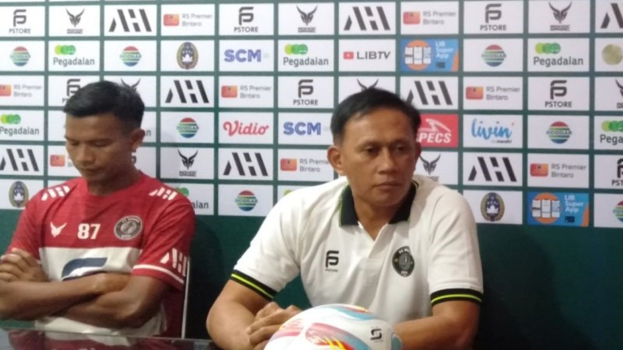 Pelatih FC Bekasi City Widyantoro. (ANTARA/Ali Khumaini)