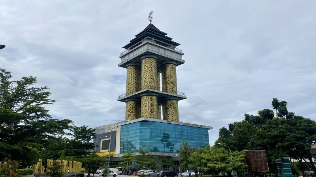 Ilustrasi- Situasi di Menara Sabibilungan 99 yang menjadi landmark di Kabupaten Bandung, Jawa Barat, Senin (22/1/2024). (ANTARA/Rubby Jovan)