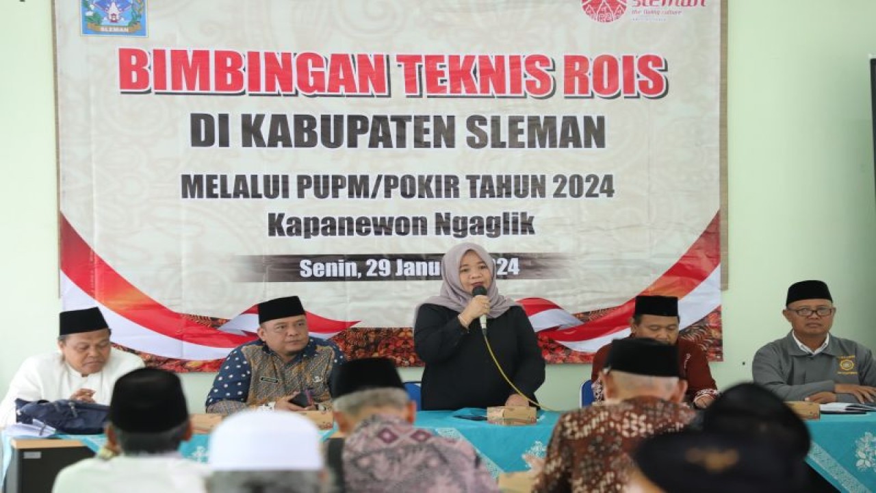 Bupati Sleman Kustini Sri Purnomo saat membuka kegiatan Bimtek Rois di Kapanewon Ngaglik, Senin (29/1/2024). ANTARA/HO-Bagian Prokopim Setda Sleman