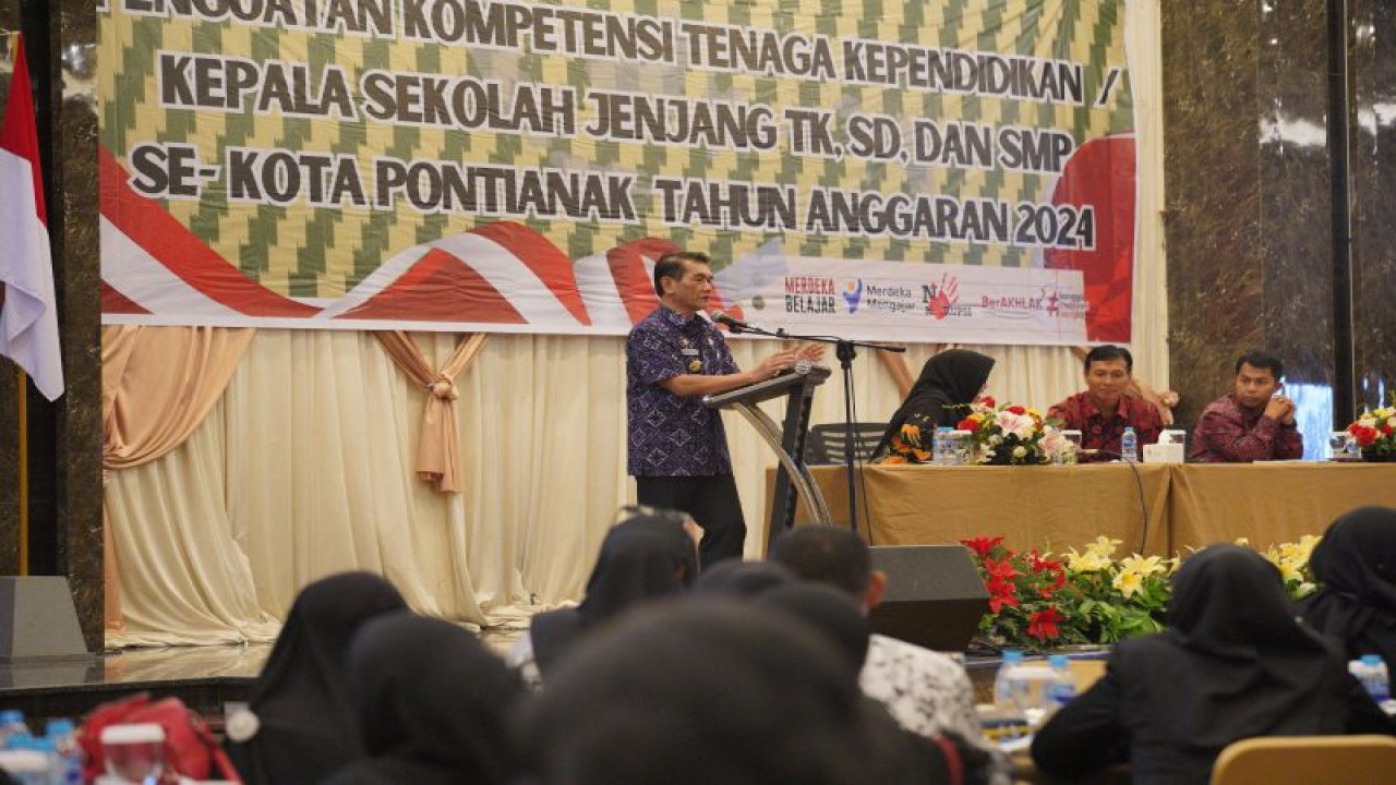 Kegiatan Penguatan Kompetensi Tenaga Kependidikan Kepala Sekolah jenjang TK, SD dan SMP se-Kota Pontianak di Hotel Star, Kamis (18/1/2024). (ANTARA/Prokopim PTK)