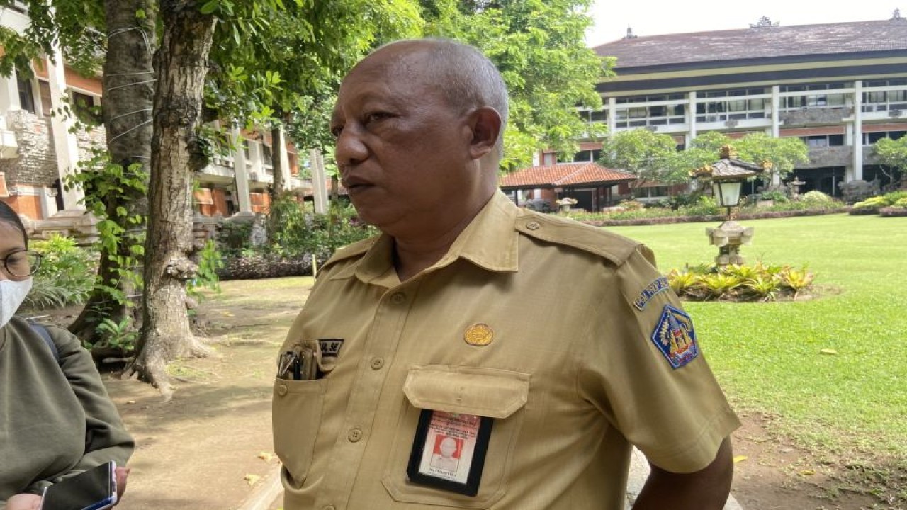 Kepala DLHK Bali I Made Teja saat menjelaskan program perhutanan sosial untuk masyarakat sekitar hutan lindung di Denpasar, Senin (29/1/2024). ANTARA/Ni Putu Putri Muliantari