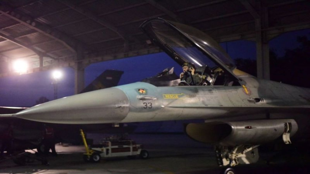 Salah satu jenis pesawat yang dioperasikan pilot dari kesatuan Hawk 100/200 dan penerbang F-16 Pangkalan Udara (Lanud) Roesmin Nurjadin. (ANTARA/HO-Humas Lanud Roesmin Nurjadin)