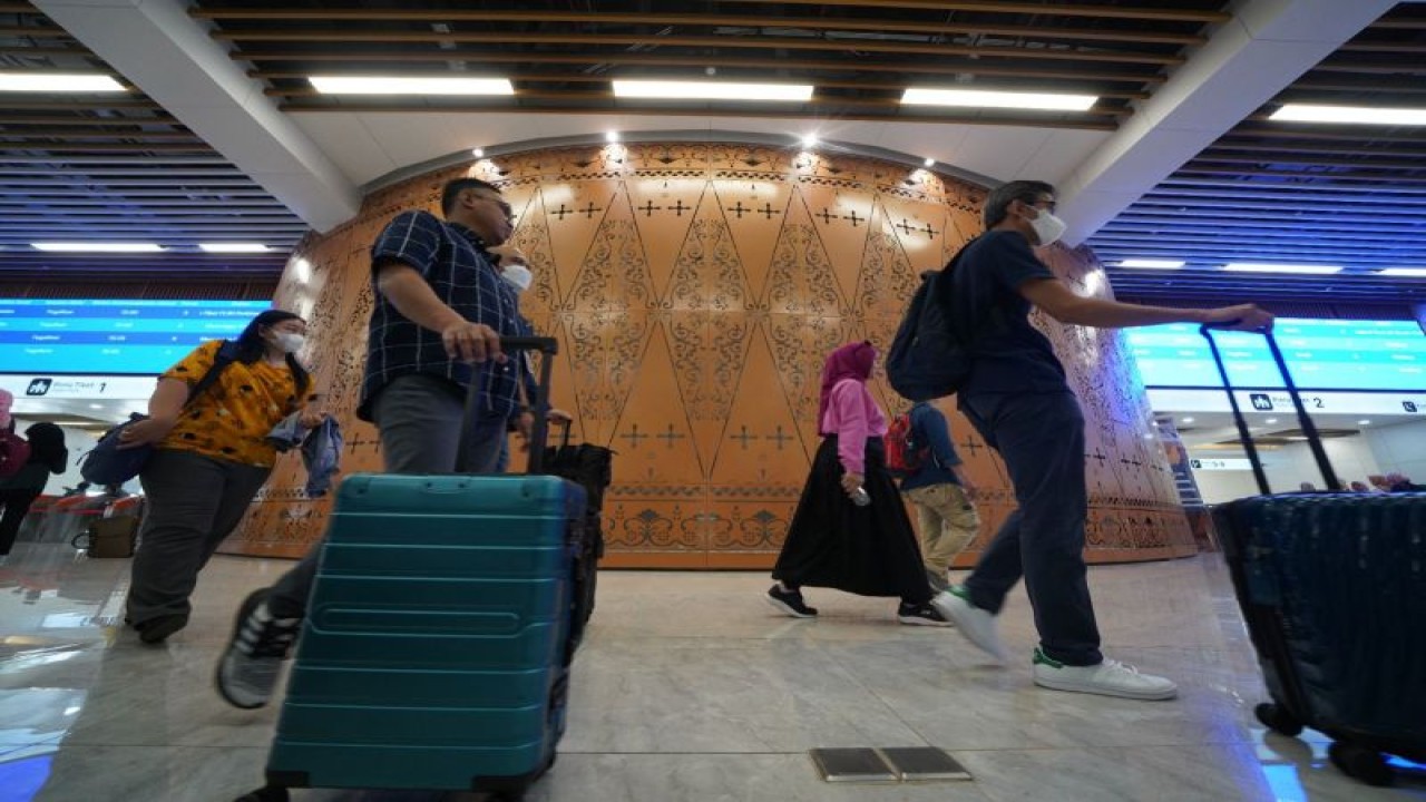 Ilustrasi penumpang Kereta Cepat Whoosh. (ANTARA/HO-PT KCIC)