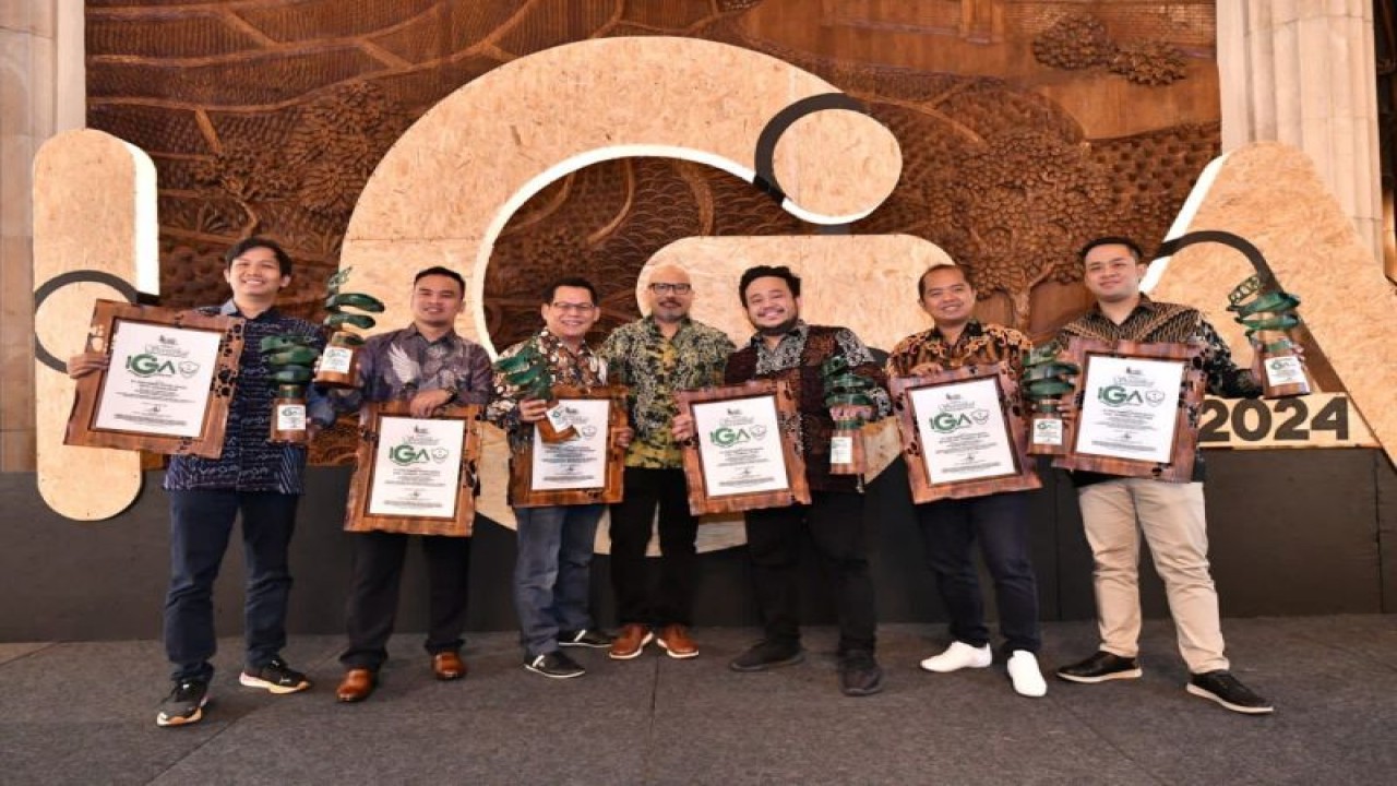 PT Pertamina Patra Niaga menerima 57 penghargaan pada ajang "Indonesia Green Awards" ke-15 tahun 2024 atas komitmennya dalam menjalankan praktik ekonomi hijau. ANTARA/HO-Pertamina Patra Niaga