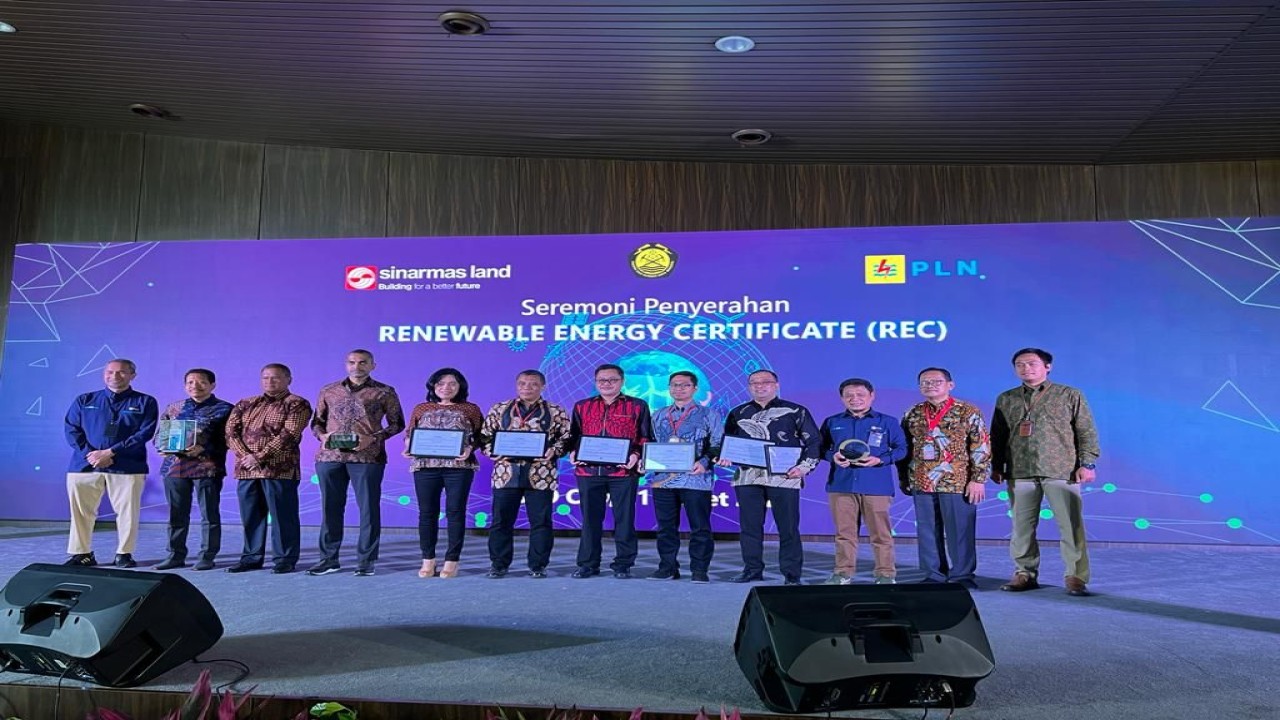 100% penggunaan energi baru terbarukan oleh PT Sinarmas Land melalui pembelian REC senilai 7.730 KVA/ist