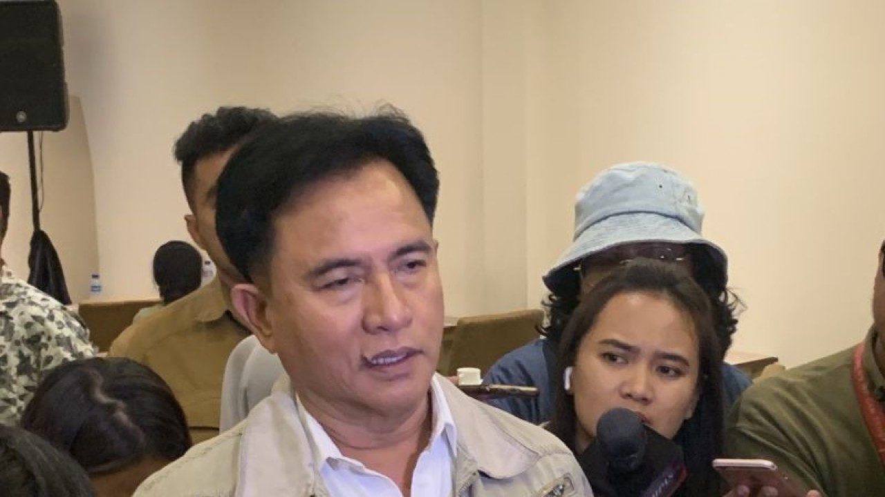 Ahli hukum dan juga Ketua Umum Partai Bulan Bintang (PBB) Yusril Ihza Mahendra saat jumpa pers usai diskusi Menakar Pemilu Pasca Putusan MK di Jakarta, Selasa (17/10/2023). ANTARA/ Mario Sofia Nasution