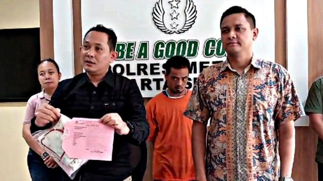 Kasat Reskrim Polres Metro Jakarta Selatan AKBP Bintoro memberikan keterangan pers di Polres Metro Jakarta Selatan, Jakarta, Jumat (5/1/2023). ANTARA/Bayu Pratama Syahputra.