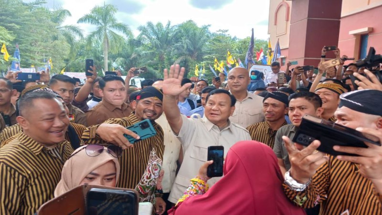 Capres nomor urut 2 Prabowo Subianto saat di jambi.(ANTARA/HO/LIS)