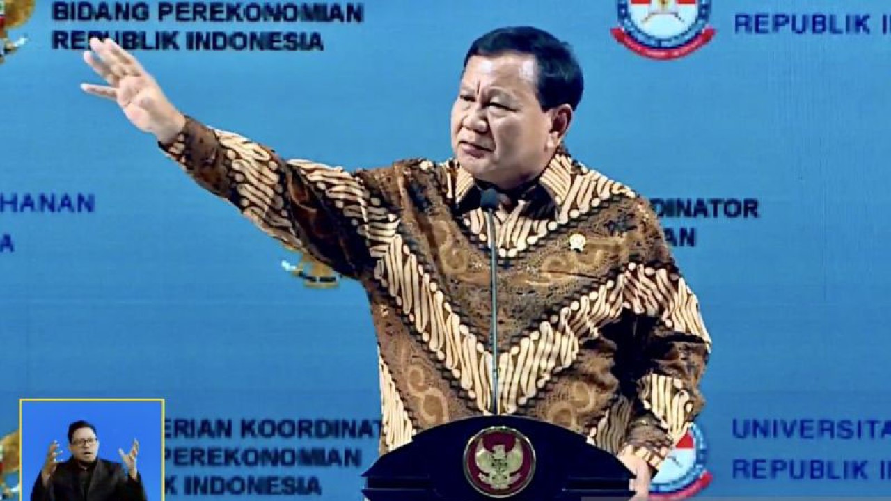 Tangkapan layar Menteri Pertahanan Prabowo Subianto menyampaikan pidato kunci dalam acara Seminar Nasional “Strategi Perlindungan Kawasan Pulau Jawa melalui Pembangunan Tanggul Pantai dan Tanggul Laut (Giant Sea Wall)" di Jakarta, Rabu (10/1/2024), sebagaimana disiarkan YouTube Kemenko Perekonomian RI. ANTARA/Genta Tenri Mawangi.