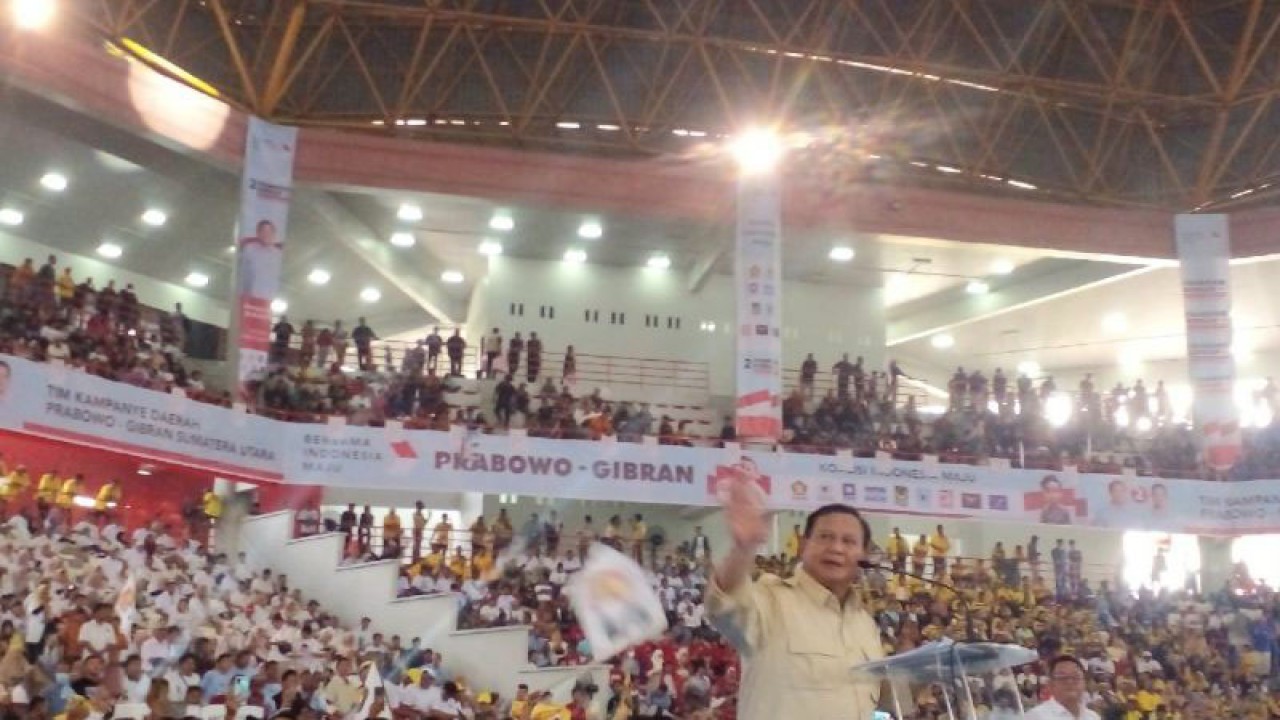 Calon presiden nomor urut 2 Prabowo Subianto memberikan pidato saat menghadiri konsolidasi partai se Sumatera Utara di Medan, Sabtu (13/1/2024). (M. Sabainy Nasution)