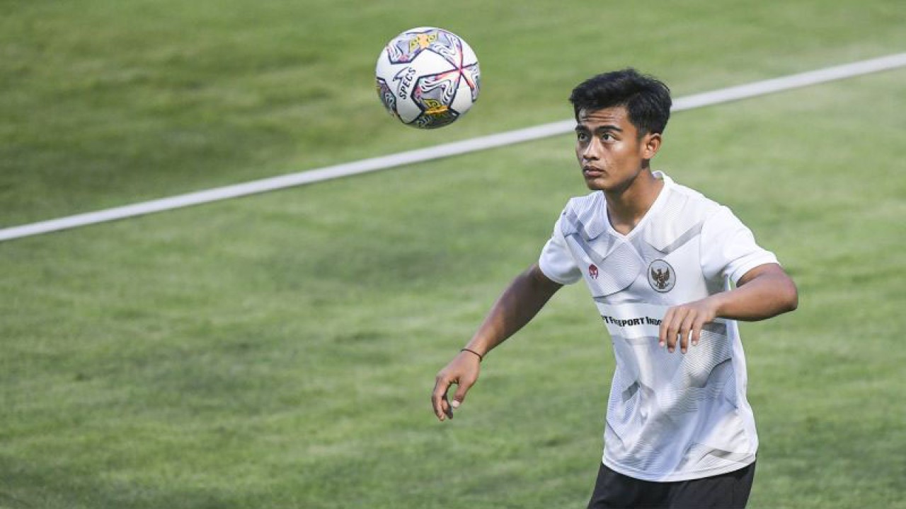 Foto arsip - Pemain timnas Indonesia Pratama Arhan mengikuti sesi latihan di Lapangan A Gelora Bung Karno, Jakarta, Kamis (15/6/2023). Latihan itu digelar sebagai persiapan jelang melawan timnas Argentina pada 19 Juni di Stadion Utama Gelora Bung Karno, Jakarta. ANTARA FOTO/Hafidz Mubarak A/aww.