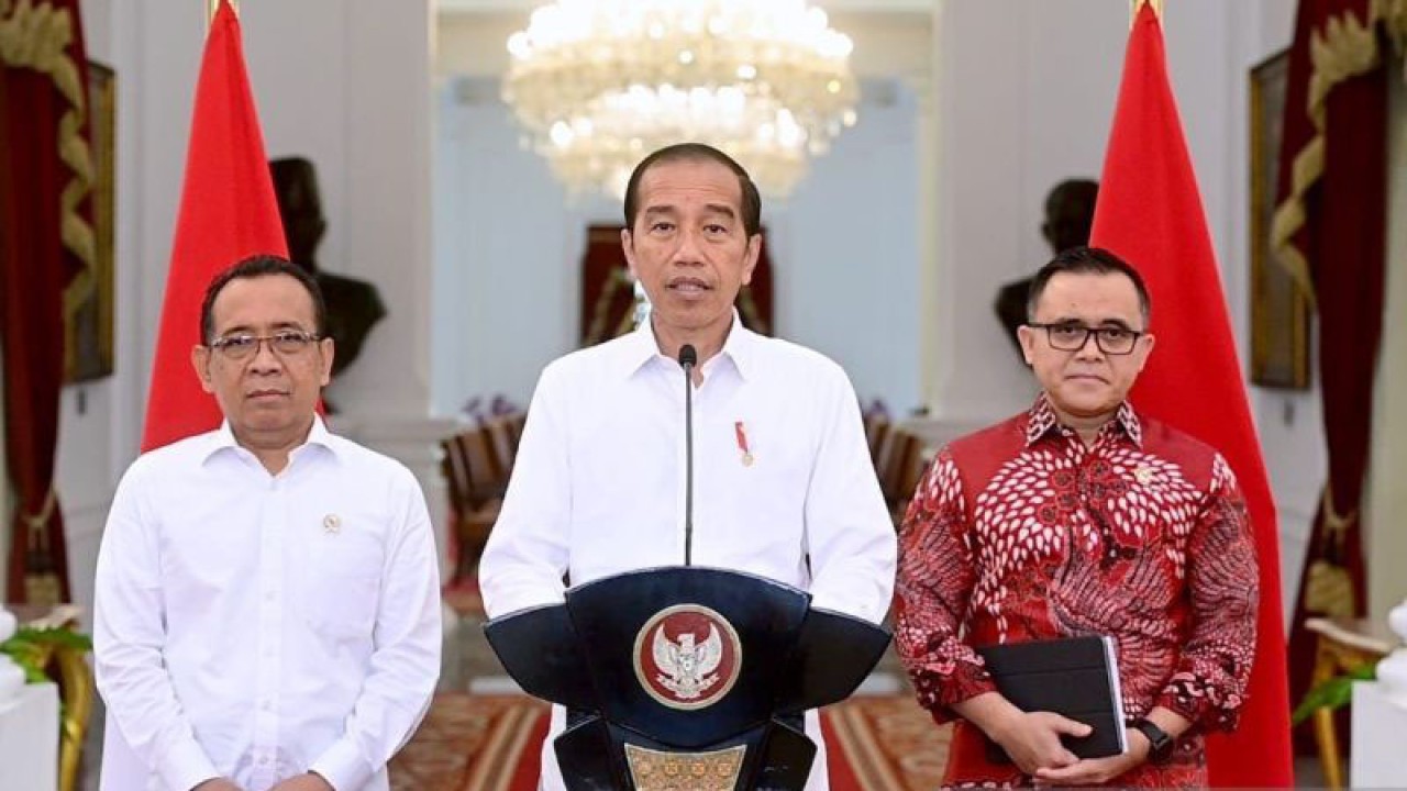 Presiden Joko Widodo memberikan keterangan terkait penerimaan Calon ASN, di Istana Kepresidenan Jakarta, Jumat (5/1/2024). ANTARA/HO-BPMI Setpres