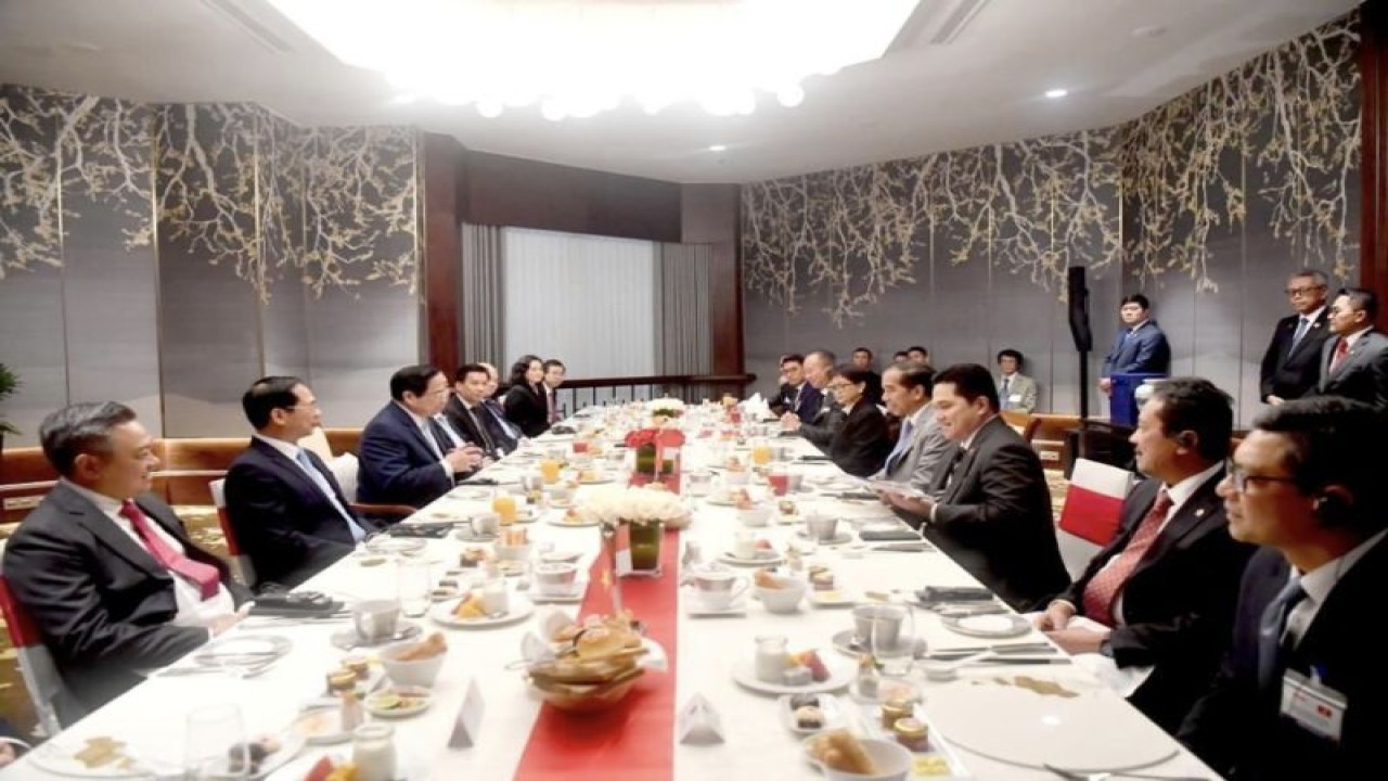 Presiden Joko Widodo beserta rombongan menghadiri jamuan santap pagi bersama Perdana Menteri (PM) Vietnam Pham Minh Chinh di Hotel Melia, Hanoi, pada Sabtu (13/1/2024). (ANTARA/HO-Sekretariat Presiden)