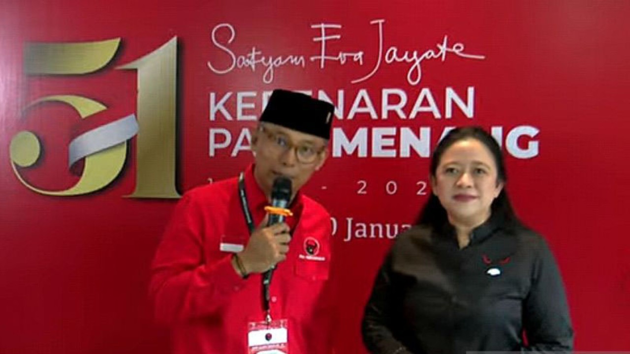 Puan mengenakan pakaian berwarna hitam tiba di halaman Sekolah Partai sekira pukul 09.58 WIB di Sekolah Partai PDIP, Lenteng Agung, Jakarta, Rabu (10/1/2024) (ANTARA/Hana Kinarina)