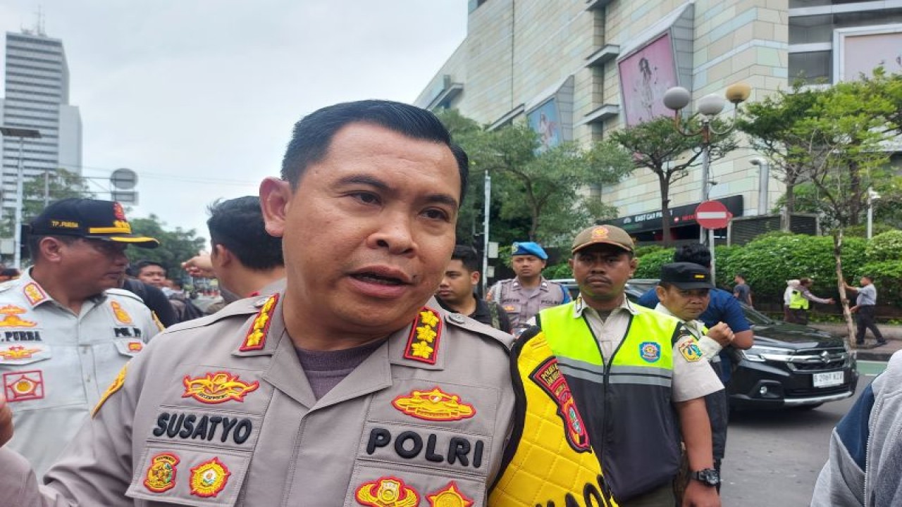 Kapolres Metro Jakarta Pusat Kombes Pol Susatyo Purnomo Condro saat ditemui di kawasan Mal Plaza Indonesia Jakarta Pusat, Rabu (3/1/2024). ANTARA/Mentari Dwi Gayati