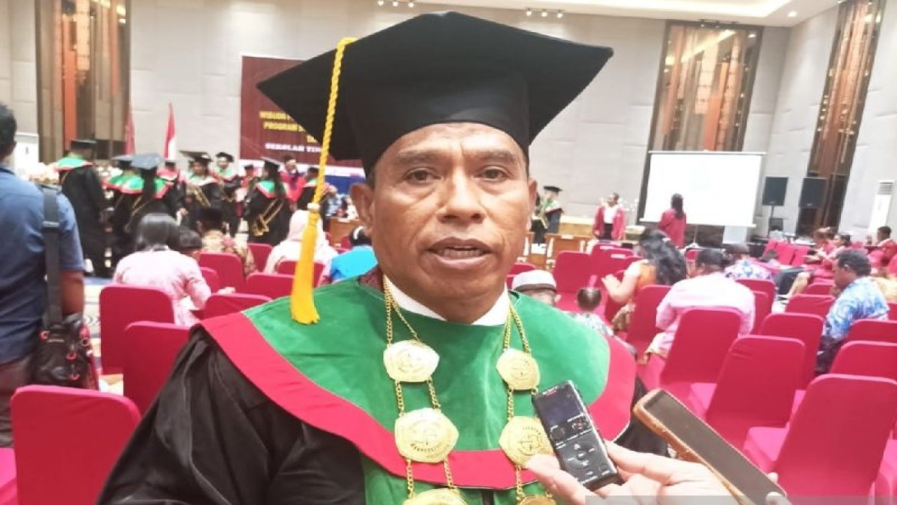 Rektor Sekolah Tinggi Ilmu Hukum Biak, Papua Dr Muslim Lobubun SH,MH.ANTARA/Muhsidin