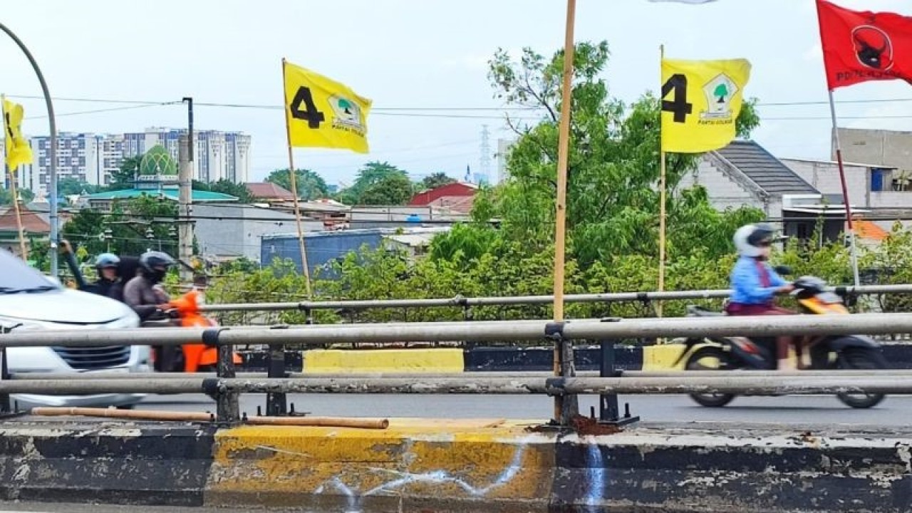 Lokasi jatuhnya pelajar SMP, FA yang tewas di flyover Pondok Kopi, Kecamatan Duren Sawit, Jakarta Timur, Kamis (4/1/2024). ANTARA/Syaiful Hakim