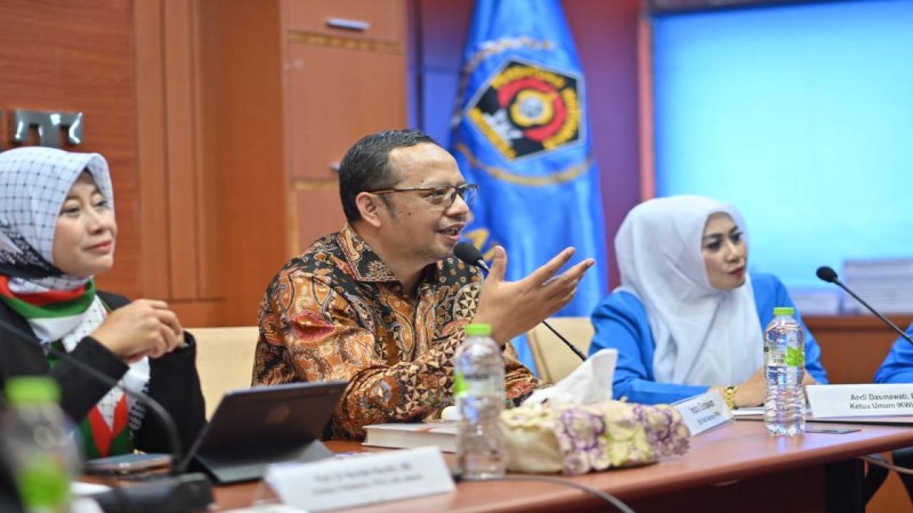 Staf Ahli Menteri KemenPPPA, Indra Gunawan (tengah). (ANTARA/ HO-Kemen PPPA)
