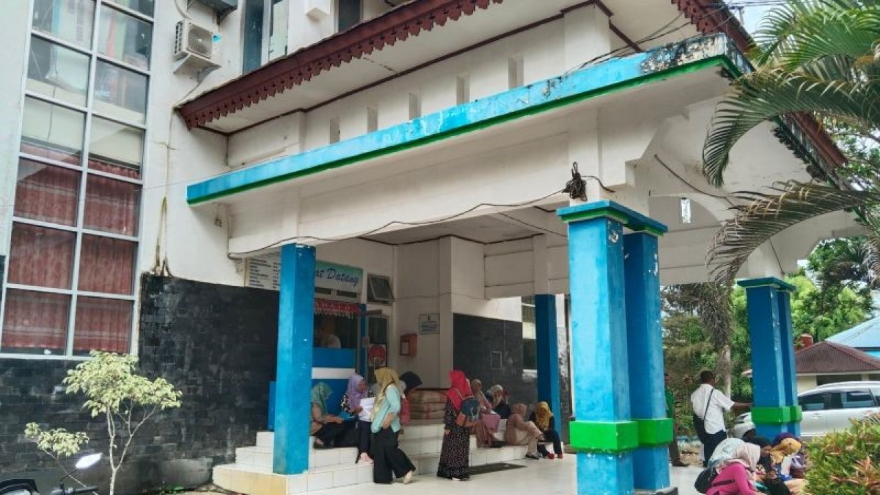 Suasana depan Kantor Dinas Pendidikan dan Kebudayaan Kabupaten Mukomuko, Selasa (2/1/2024) (ANTARA/Ferri).