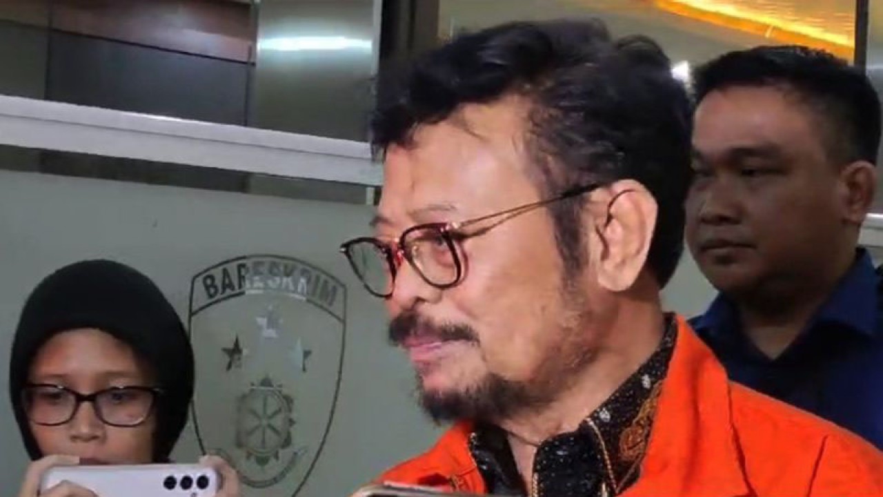 Mantan Menteri Pertanian Syahrul Yasin Limpo (SYL) memberikan keterangan kepada wartawan usai menjalani pemeriksaan sebagai saksi kasus dugaan pemerasan oleh pimpinan KPK di Bareskrim Polri, Jakarta, Kamis (11/1/2024). ANTARA/Laily Rahmawaty/aa.