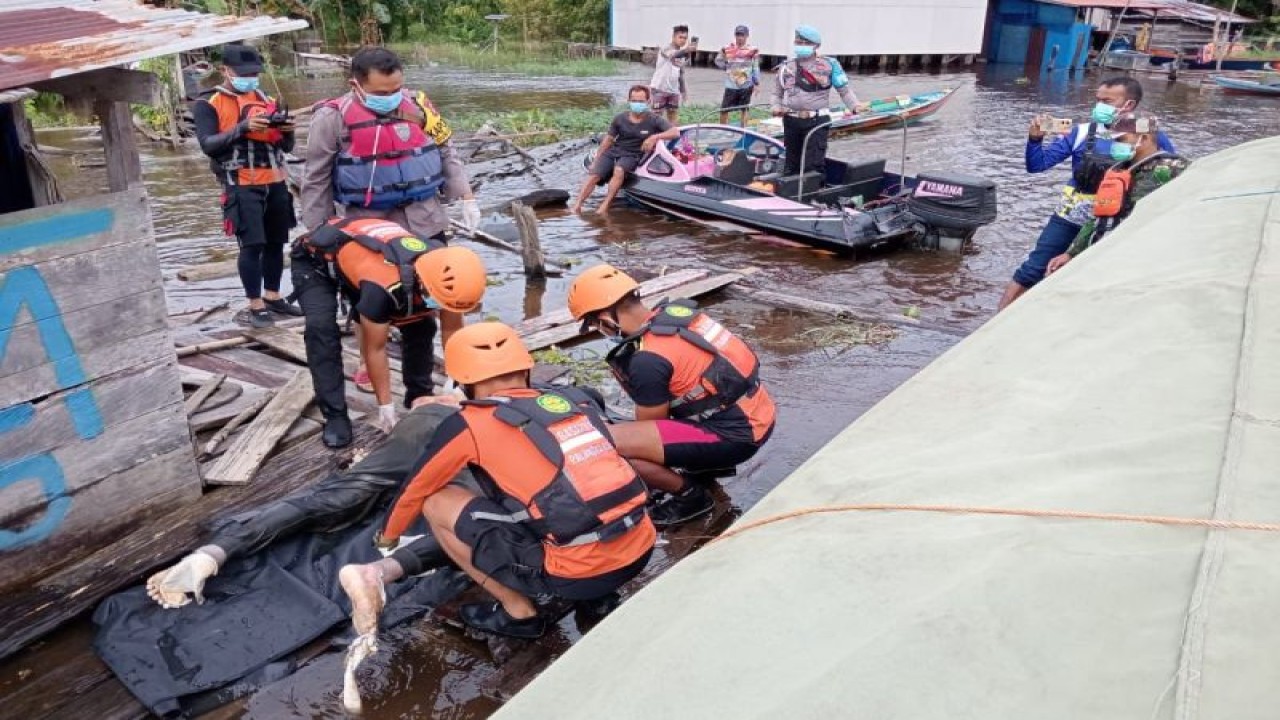 Tiga hari dinyatakan hilang di Sungai Barito WNA asal Myanmar akhirnya ditemukan tim SAR Gabungan, Rabu (24/1/2024). Dokumentasi Pribadi