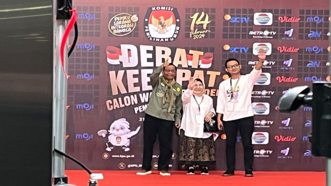 Cawapres Mahfud MD tiba di lokasi Debat Keempat Cawapres Pemilu 2024 di Balai Sidang JCC Senayan, Jakarta, Minggu (21/1/2024). (ANTARA/Narda Margaretha Sinambela)