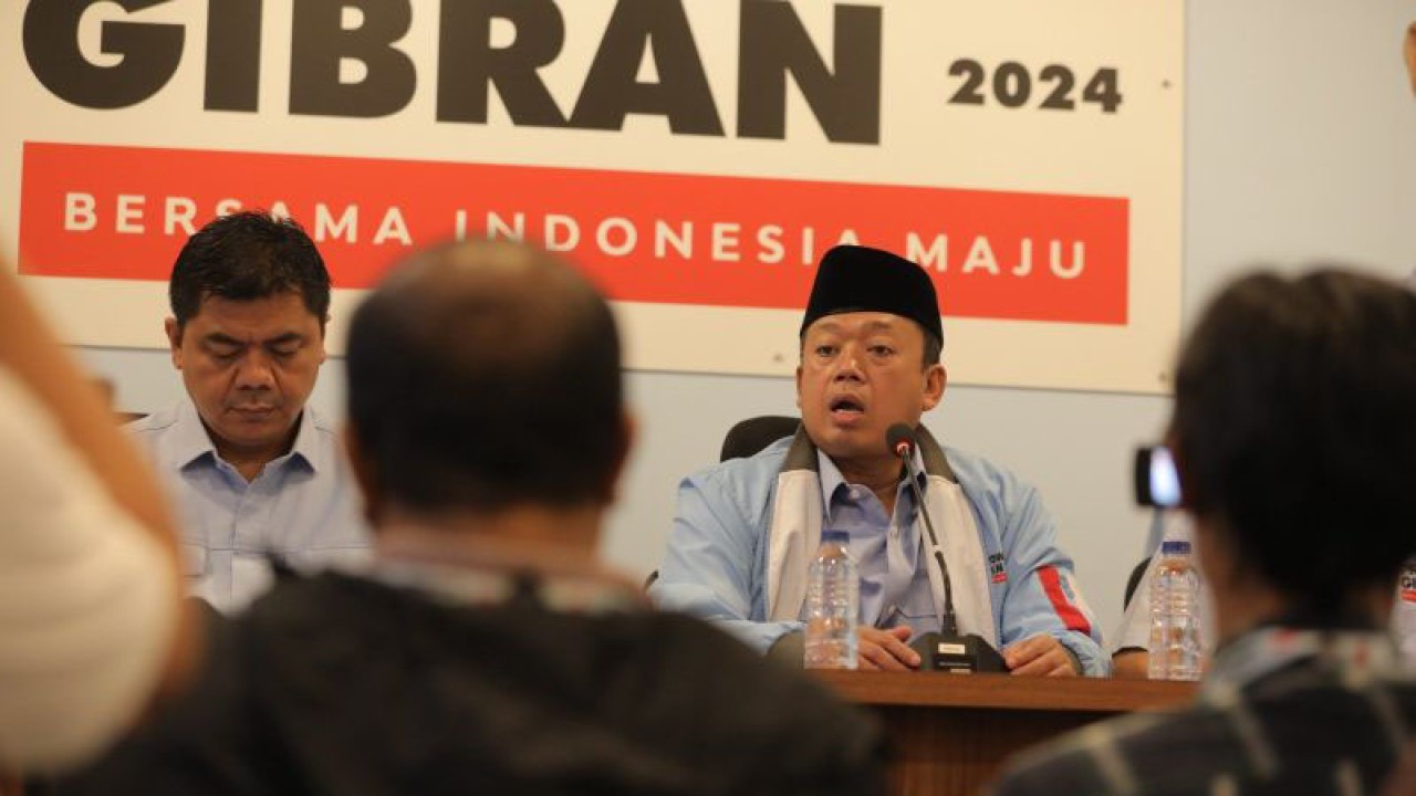 Sekretaris Tim Kampanye Nasional (TKN) Prabowo-Gibran, Nusron Wahid (kanan), saat konferensi pers di Media Center TKN Prabowo-Gibran, Jakarta Selatan, Kamis (11/1/2024). (ANTARA/HO-Media Center TKN Prabowo-Gibran)