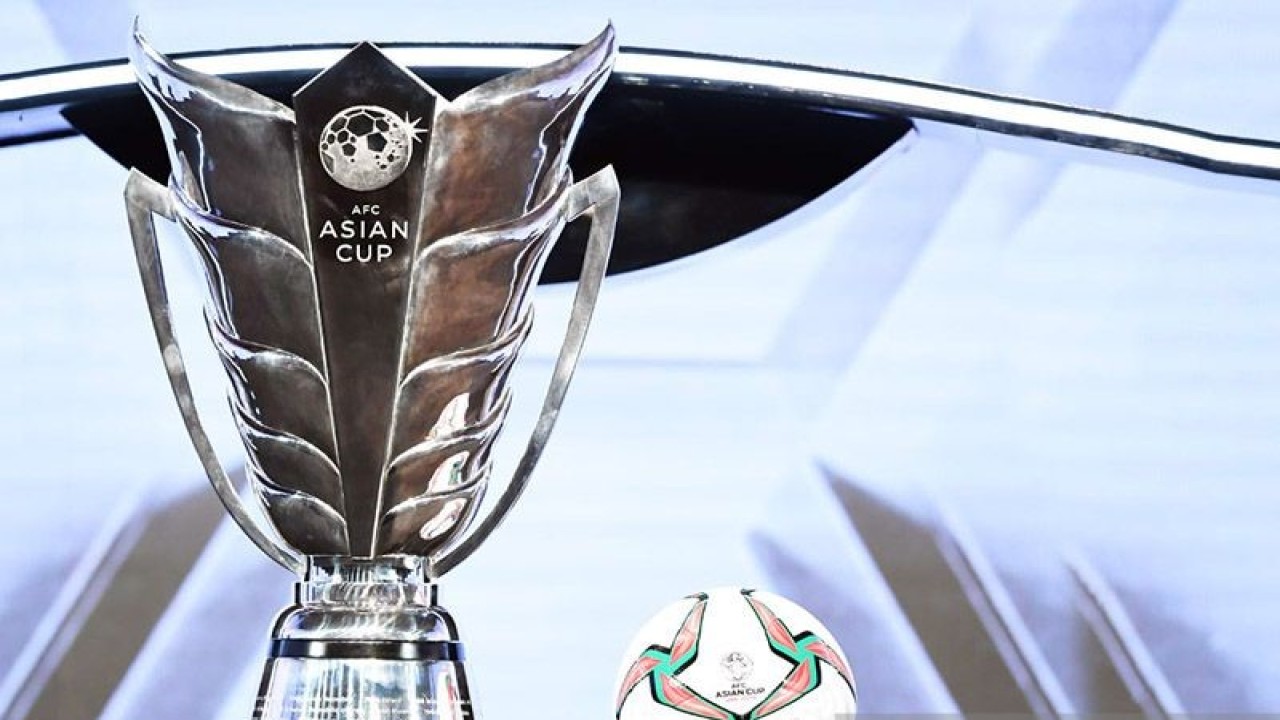 Trofi kejuaraan sepak bola Piala Asia. ANTARA/HO-AFC/am.