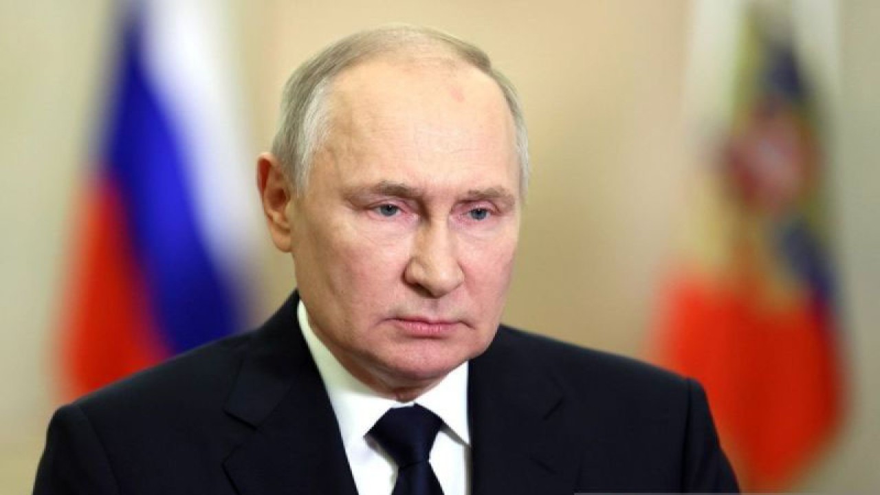 Arsip - Presiden Rusia Vladimir Putin menyampaikan pidatonya dalam peringatan satu tahun reunifikasi empat wilayah Ukraina dengan Rusia, Sabtu (30/9/2023). (ANTARA/HO-Kremlin/am.)