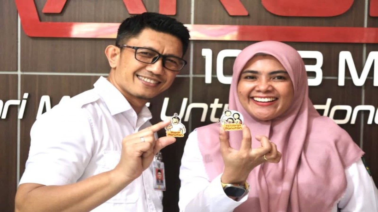 Wakil Bupati Maros Suhartina (kanan). ANTARA/ HO-Pemkab Maros