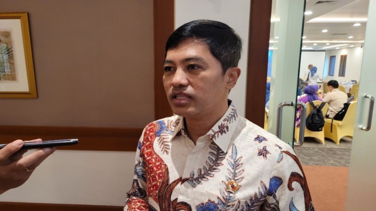 Wakil Menteri Kesehatan (Wamenkes) RI Dante Saksono Harbuwono saat ditemui di Jakarta, Senin (29/1/2024). (ANTARA/Sean Muhamad)